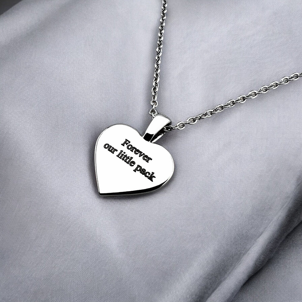 Line Art Heart Necklace - MemoriesMade