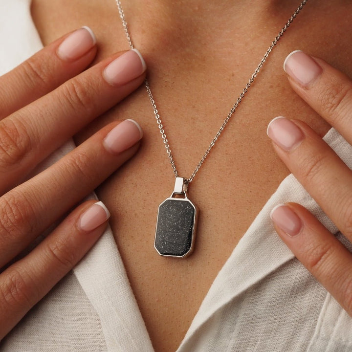 Edge - Cut Ashes Necklace - MemoriesMade